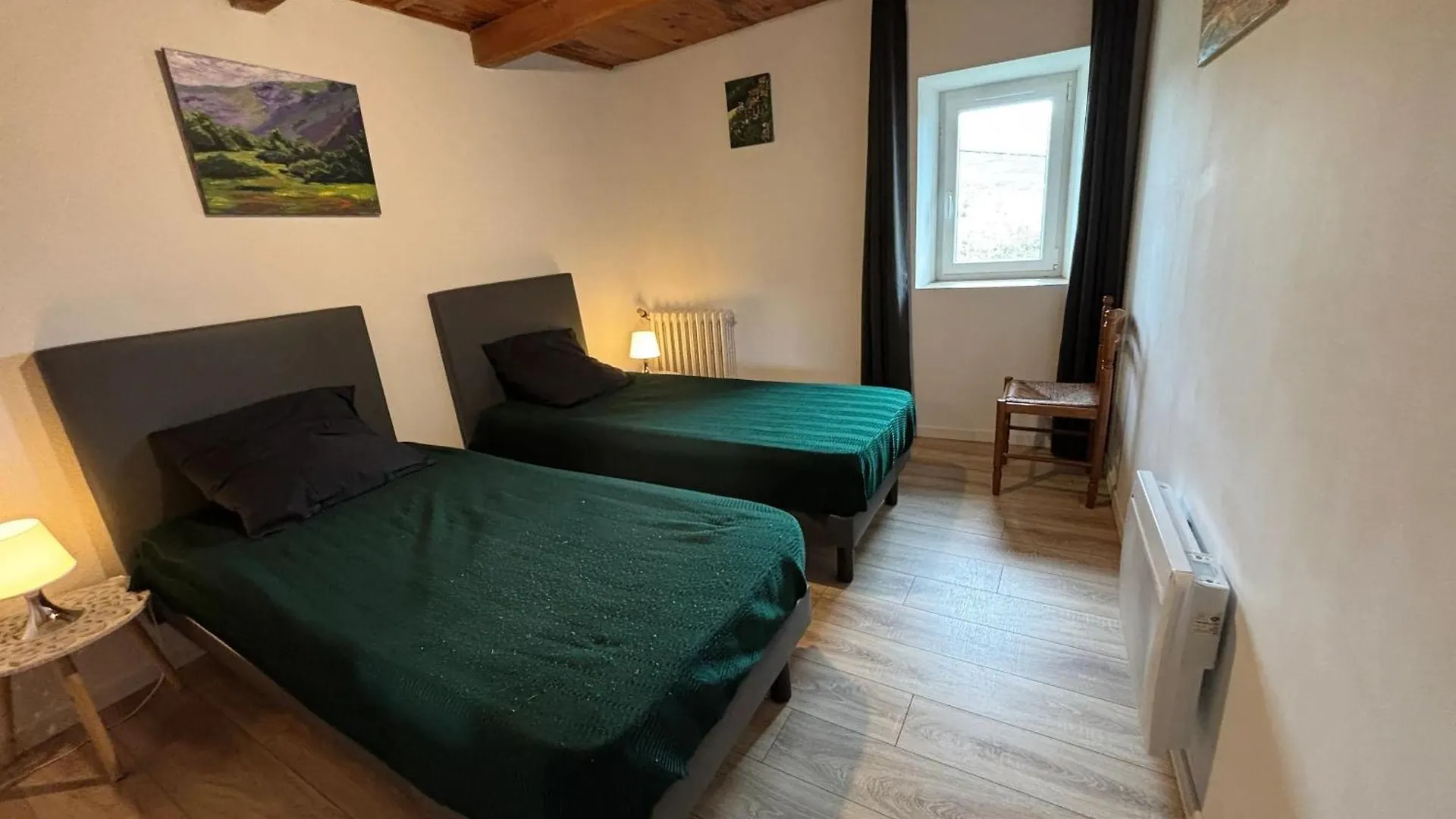 Holiday home Maison Accueillante, Les Vans, Vue Sur Montagne, Grand Jardin
